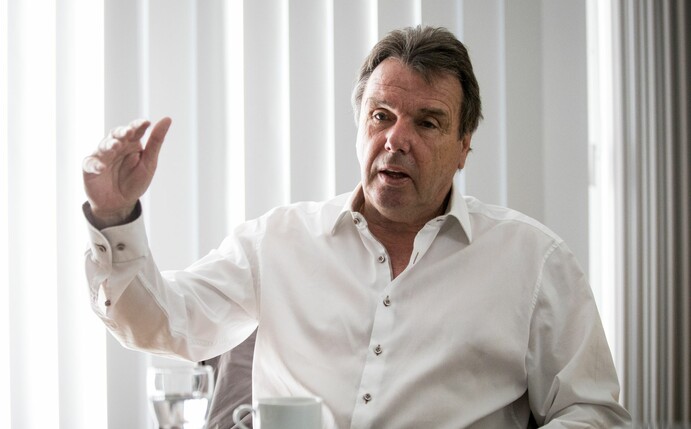 Der ehemalige Bundesliga-Manager Heribert Bruchhagen kritisiert Robert Lewandowski.