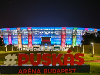 Die beleuchtete Puskás Aréna in Budapest. Die beleuchtete Puskás Aréna in Budapest.