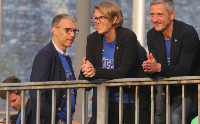 Schalke vor Wechsel des Trikotsponsors
