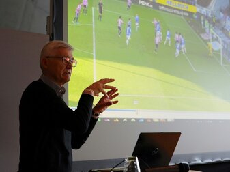Schiri-Boss Fröhlich: Einsatz von Ex-Profis "ein Thema" Schiri-Boss Fröhlich: Einsatz von Ex-Profis "ein Thema"