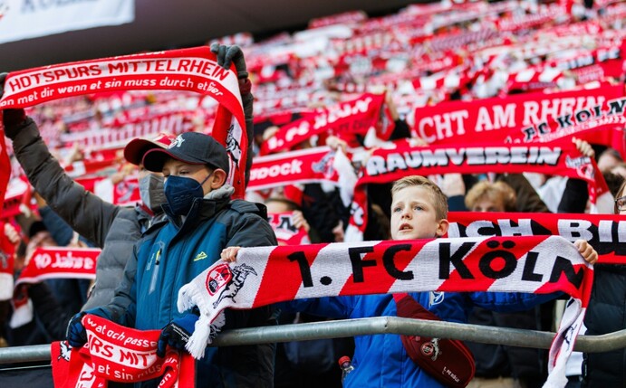 Pyrotechnik: 11.000 Euro Strafe für Köln