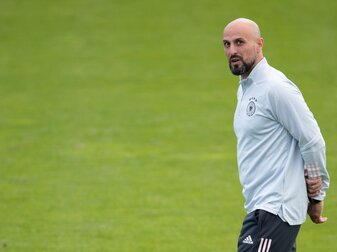 U21-Trainer Antonio Di Salvo beim Abschlusstraining vor dem EM-Qualifikationsspiel Deutschland-Ungarn. U21-Trainer Antonio Di Salvo beim Abschlusstraining vor dem EM-Qualifikationsspiel Deutschland-Ungarn.