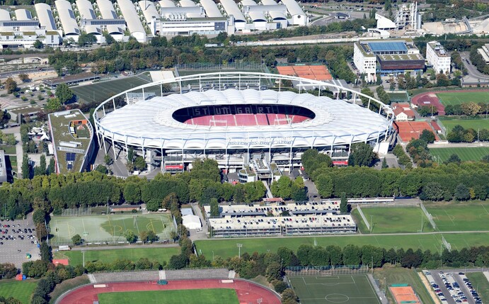 Die Modernisierung der Stuttgarter Mercedes-Benz Arena hat begonnen.