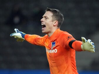 Medienberichten zufolge ist der FC Schalke 04 an Herthas Torwart Alexander Schwolow interessiert. Medienberichten zufolge ist der FC Schalke 04 an Herthas Torwart Alexander Schwolow interessiert.