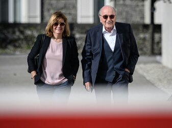 Prozessauftakt: Blatter gibt sich gelassen