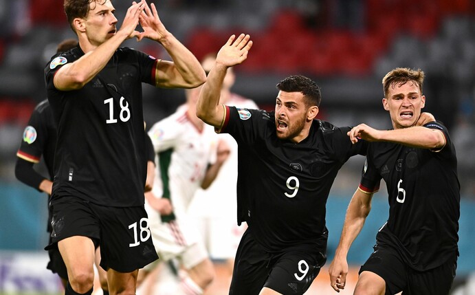 Der Herzjubel von Leon Goretzka (l) war ein EM-Moment mit ganz viel Symbolkraft.