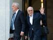 Ex-FIFA-Boss Joseph Blatter (r) beim Verlassen des Bundesstrafgerichts nach dem ersten Tag des Prozesses.