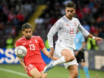 Ricardo Rodriguez (l) hatte mit der Schweiz gegen Ferran Torres und Spanien das Nachsehen. Ricardo Rodriguez (l) hatte mit der Schweiz gegen Ferran Torres und Spanien das Nachsehen.