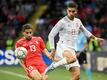 Ricardo Rodriguez (l) hatte mit der Schweiz gegen Ferran Torres und Spanien das Nachsehen.