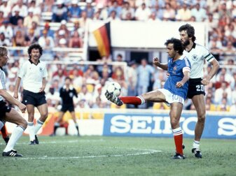 Buch über "Die Nacht von Sevilla" mit Platini als Darsteller Buch über "Die Nacht von Sevilla" mit Platini als Darsteller