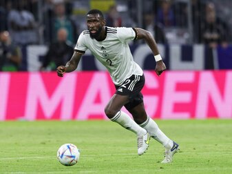 Flick bescheinigt Rüdiger "fantastische Entwicklung" Flick bescheinigt Rüdiger "fantastische Entwicklung"