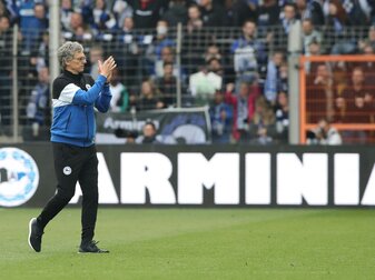 Henke bleibt Co-Trainer bei Arminia Bielefeld Henke bleibt Co-Trainer bei Arminia Bielefeld