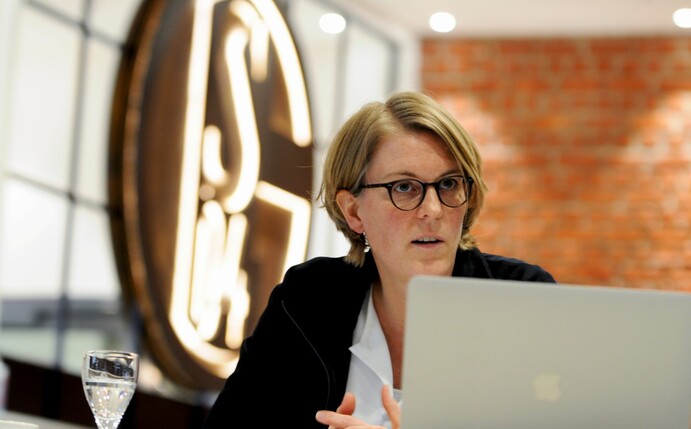 Vorständin Christina Rühl-Hamers berichtete über die Finanzen des FC Schalke 04.