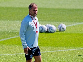 Bundestrainer Hansi Flick fordert von seiner Mannschaft gegen Italien mehr Engagement. Bundestrainer Hansi Flick fordert von seiner Mannschaft gegen Italien mehr Engagement.