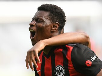 Eintracht Frankfurt leiht Ragnar Ache für ein Jahr an SpVgg Greuther Fürth aus. Eintracht Frankfurt leiht Ragnar Ache für ein Jahr an SpVgg Greuther Fürth aus.