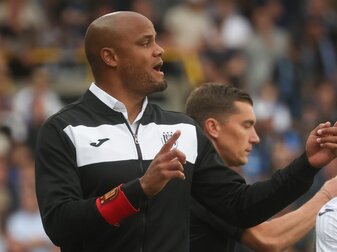 Der englische Verein FC Burnley bekommt einen neuen Trainer: Vincent Kompany. Der englische Verein FC Burnley bekommt einen neuen Trainer: Vincent Kompany.