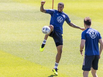 Lukas Nmecha (l) wurde nach dem Spiel der deutschen Nationalmannschaft am Sprunggelenk operiert. Lukas Nmecha (l) wurde nach dem Spiel der deutschen Nationalmannschaft am Sprunggelenk operiert.