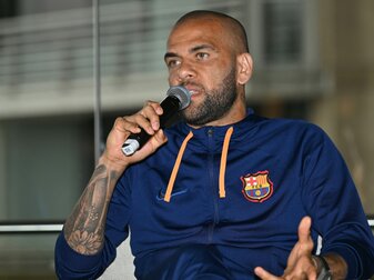 Kein neuer Vertrag: Dani Alves verlässt Barcelona erneut Kein neuer Vertrag: Dani Alves verlässt Barcelona erneut