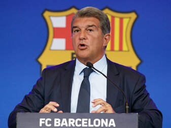 Will Bayern-Torjäger Robert Lewandowski unbedingt zum FC Barcelona holen: Club-Boss Joan Laporta. Will Bayern-Torjäger Robert Lewandowski unbedingt zum FC Barcelona holen: Club-Boss Joan Laporta.