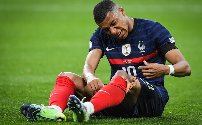 Nach seinem verschossenen Elfmeter im EM-Achtelfinale wurde Kylian Mbappé im Internet stark kritisiert.