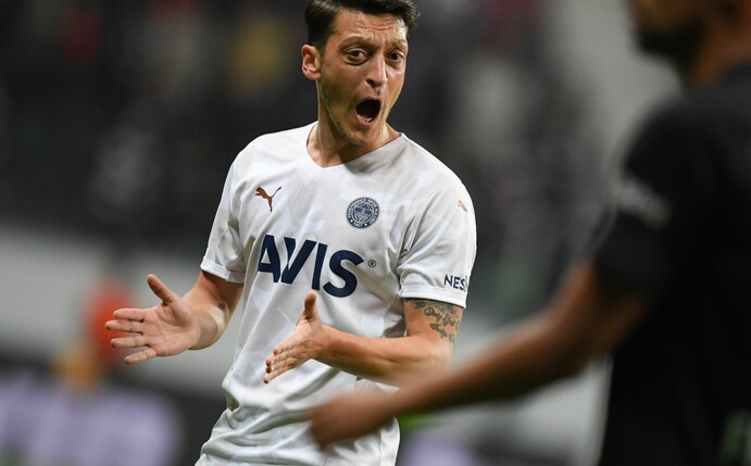Will seinen Vertrag bei Fenerbahçe Istanbul erfüllen: Mesut Özil.