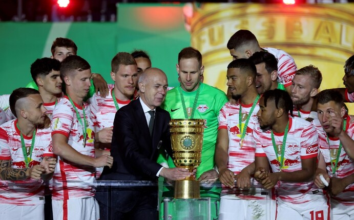 RB-Torwart Gulacsi zeigt Herz für Kinder