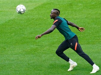 Der 30 Jahre alte Sadio Mane hat beim FC Bayern München einen Dreijahresvertrag bis zum 30. Juni 2025 unterschrieben. Der 30 Jahre alte Sadio Mane hat beim FC Bayern München einen Dreijahresvertrag bis zum 30. Juni 2025 unterschrieben.