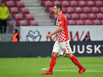 Hat beim FSV Mainz 05 einen Vertrag bis zum 30.06.2024: Mittelfeldspieler Dominik Kohr. Hat beim FSV Mainz 05 einen Vertrag bis zum 30.06.2024: Mittelfeldspieler Dominik Kohr.