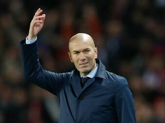 Als bislang einziger Trainer schaffte es Zinedine Zidane mit Real Madrid von 2016 bis 2018 die Königsklasse dreimal in Serie zu gewinnen.