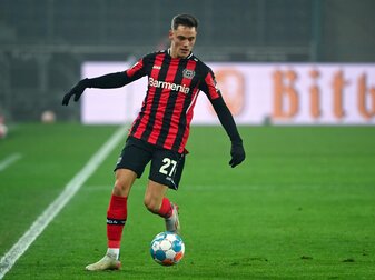 Hat seinen Vertrag bei Bayer Leverkusen vorzeitig um vier Jahre verlängert: Florian Wirtz am Ball. Hat seinen Vertrag bei Bayer Leverkusen vorzeitig um vier Jahre verlängert: Florian Wirtz am Ball.