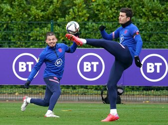 Kalvin Phillips (l) beim Training der englischen Nationalmannschaft. Kalvin Phillips (l) beim Training der englischen Nationalmannschaft.