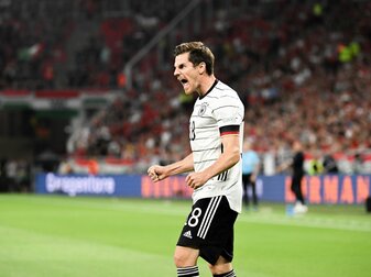 Nationalspieler Jonas Hofmann soll nach Wunsch des Gladbacher Sportdirektors seinen Vertrag verlängern. Nationalspieler Jonas Hofmann soll nach Wunsch des Gladbacher Sportdirektors seinen Vertrag verlängern.