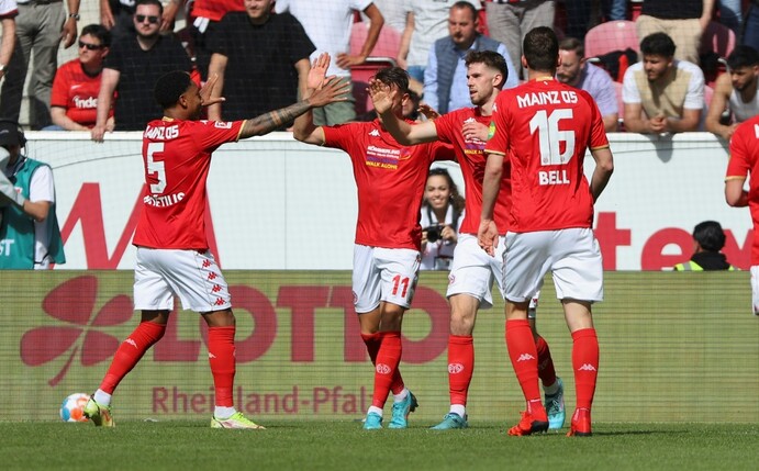 Mainz 05 feiert Kantersieg zum Auftakt