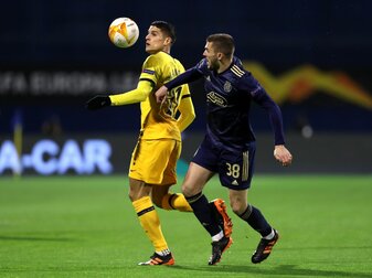 Bartol Franjic (l) könnte bald das Trikot des VfL Wolfsburg tragen.