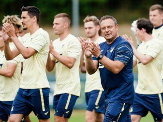 Trainer André Breitenreiter (M.) leitete das erste Training der Hoffenheimer. Trainer André Breitenreiter (M.) leitete das erste Training der Hoffenheimer.