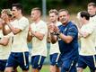 Trainer André Breitenreiter (M.) leitete das erste Training der Hoffenheimer.