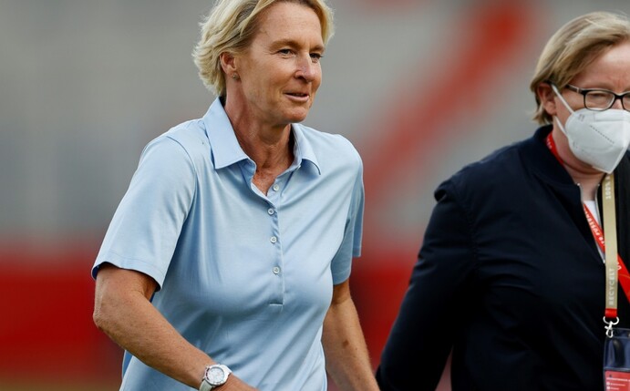 Bundestrainerin Martina Voss-Tecklenburg hofft für die EM-Mission der deutschen Fußballerinnen auf große Unterstützu