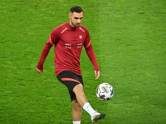 Fußball-Zweitligist SV Sandhausen hat den zweimaligen türkischen Nationalstürmer Ahmed Kutucu erneut ausgeliehen. Fußball-Zweitligist SV Sandhausen hat den zweimaligen türkischen Nationalstürmer Ahmed Kutucu erneut ausgeliehen.