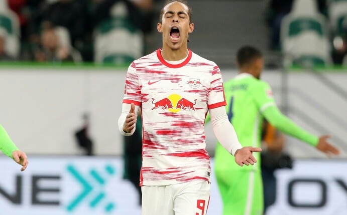 Stürmer Yussuf Poulsen wird dem Fußball-Bundesligisten RB Leipzig lange fehlen.