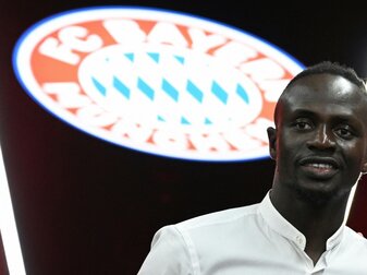 Oliver Bierhoff sieht die Einsatzchancen der Nationalspieler Leroy Sane und Serge Gnabry beim FC Bayern durch den Transf Oliver Bierhoff sieht die Einsatzchancen der Nationalspieler Leroy Sane und Serge Gnabry beim FC Bayern durch den Transf