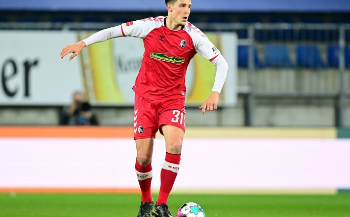 Fußball-Bundesligist SC Freiburg hat den Vertrag mit Abwehrspieler Keven Schlotterbeck (25) verlängert.