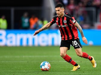 Nach Reiseproblemen wieder in Leverkusen: Charles Aranguiz. Nach Reiseproblemen wieder in Leverkusen: Charles Aranguiz.