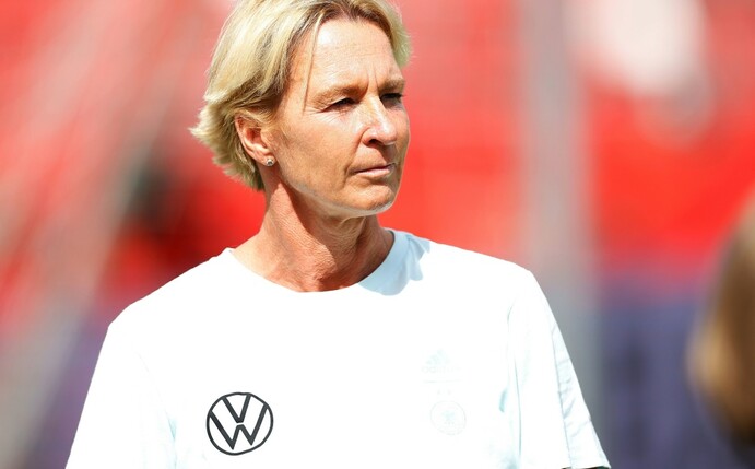 Deutschland als EM-Wundertüte? Fußball-Bundestrainerin Martina Voss-Tecklenburg findet die Bezeichnung vor der Titelja