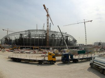 Die Menschenrechtsorganisation Amnesty International (AI) wirft WM-Ausrichter Katar eine anhaltende massive Verletzung v