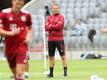Der deutsche Fußball-Rekordmeister Bayern München ist mit einem Rumpfteam in die neue Saison gestartet.
