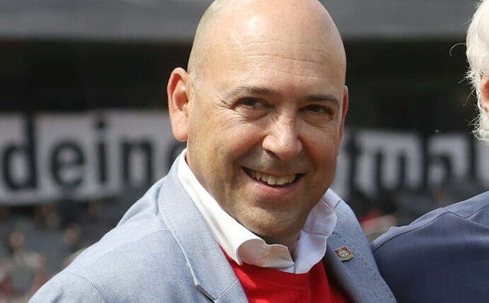 Bayer Leverkusen setzt weiterhin auf Fernando Carro, der die Position als Vorsitzender der Geschäftsführung des Werksk