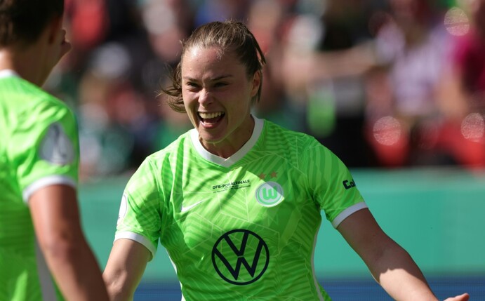 Die polnische Torjägerin Ewa Pajor (25) hat ihren Vertrag beim deutschen Frauenfußball-Meister VfL Wolfsburg vorzeitig