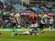 Harry Kane (l.) mit modischer Gesichtsmaske (Quelle: SID-IMAGES)