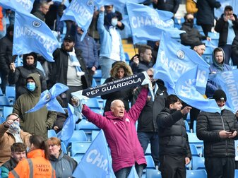 Alle Vereine der englischen Premier League dürfen ab der kommenden Saison in ihren Stadien die Umrüstung auf Stehplät Alle Vereine der englischen Premier League dürfen ab der kommenden Saison in ihren Stadien die Umrüstung auf Stehplät