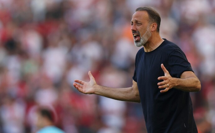 Stuttgarts Trainer Pellegrino Matarazzo muss sich in Isolation begeben.